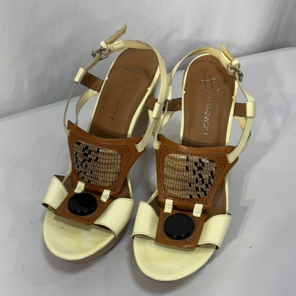 🦊B. Makowsky Tan and Cream Heels with chunky bead accents: